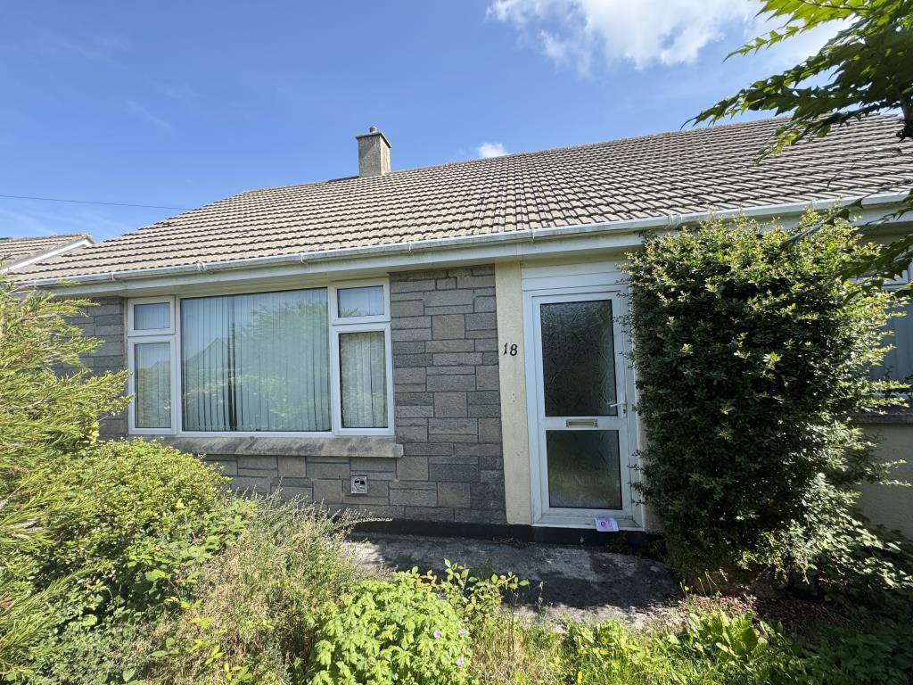 Lot: 169 - DETACHED BUNGALOW FOR IMPROVEMENT - Front of the property